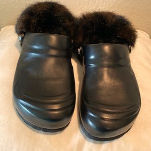 Authentic Burberry     faux fur croc / mule